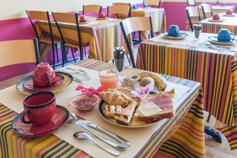 ホテル Logis Hôtel Lafayette Rochefort France