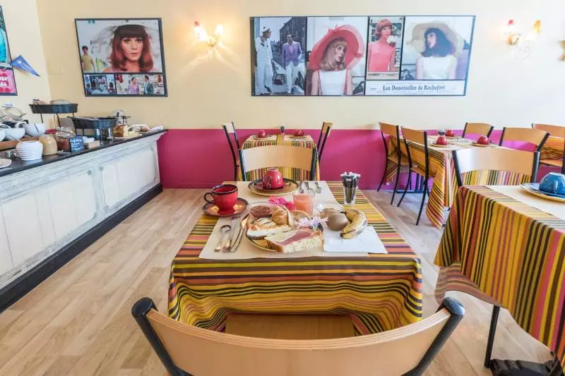 ホテル Logis Hôtel Lafayette Rochefort France