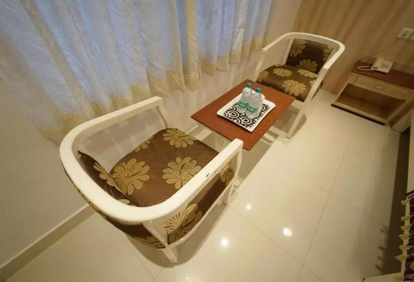 ホテル Palmyra Grand Inn