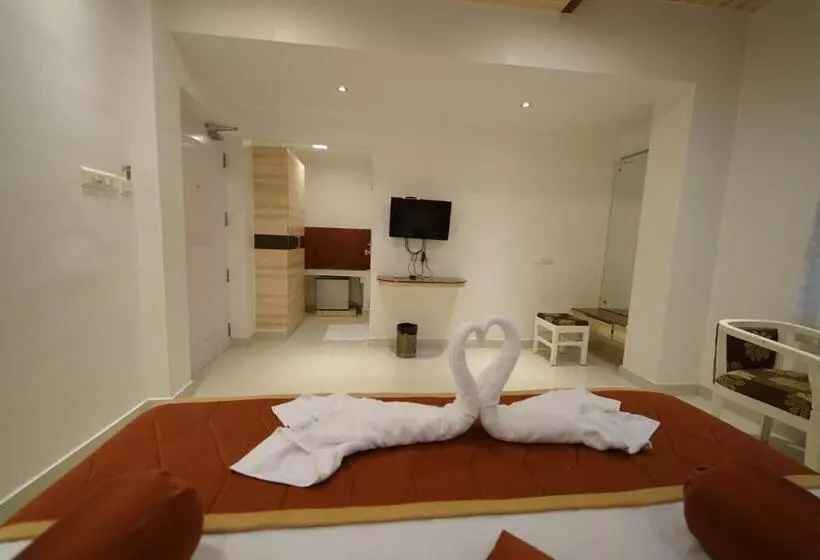 ホテル Palmyra Grand Inn