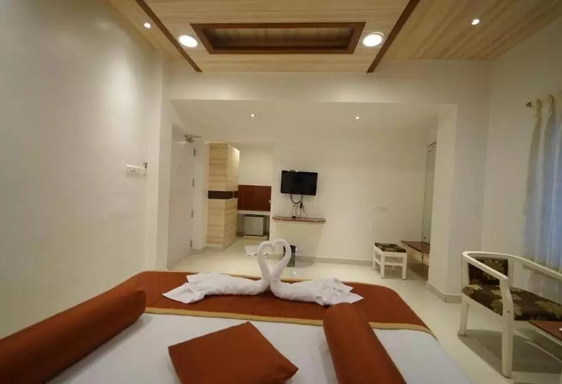ホテル Palmyra Grand Inn