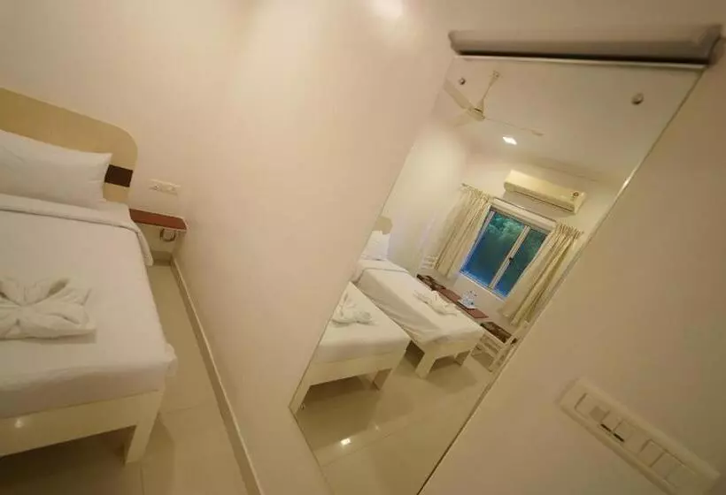 ホテル Palmyra Grand Inn