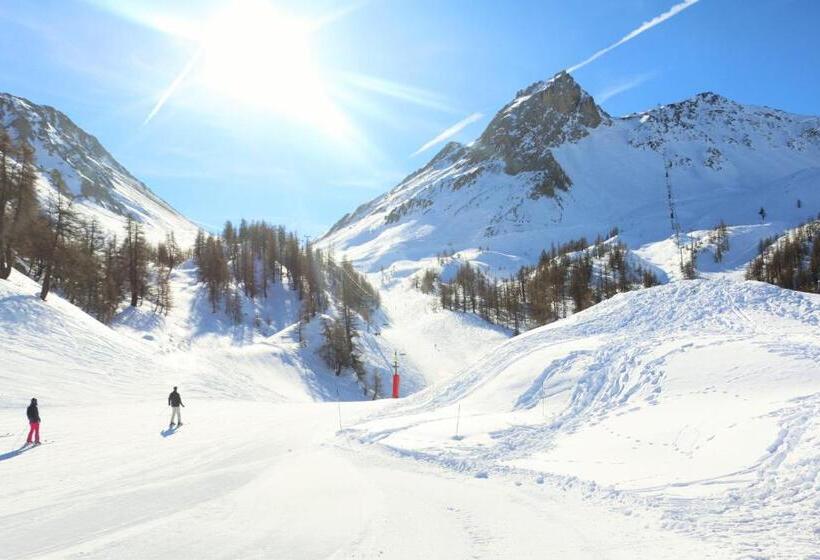 בית מלון כפרי Rock Noir & Spa