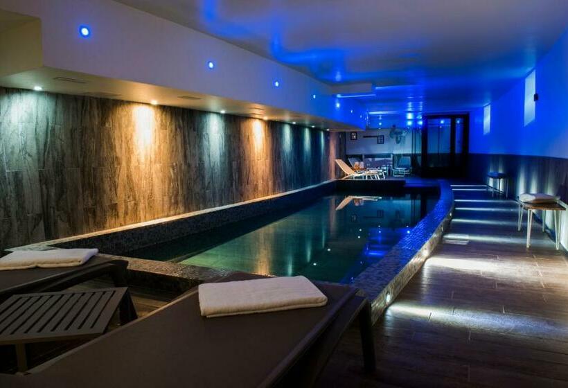 בית מלון כפרי Rock Noir & Spa