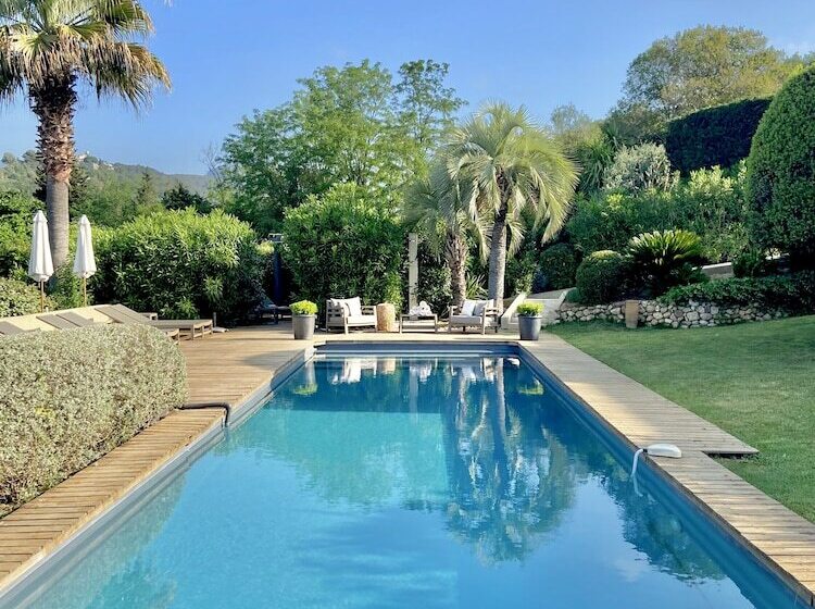 هتل Toile Blanche