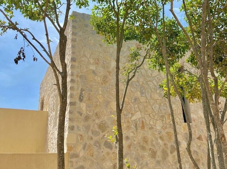 هتل Toile Blanche