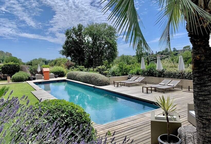 هتل Toile Blanche