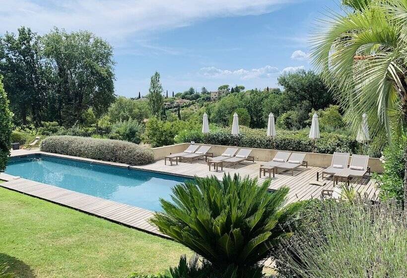 هتل Toile Blanche