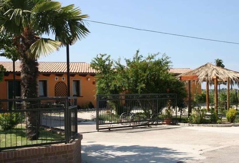 هتل Agriturismo Pesolillo