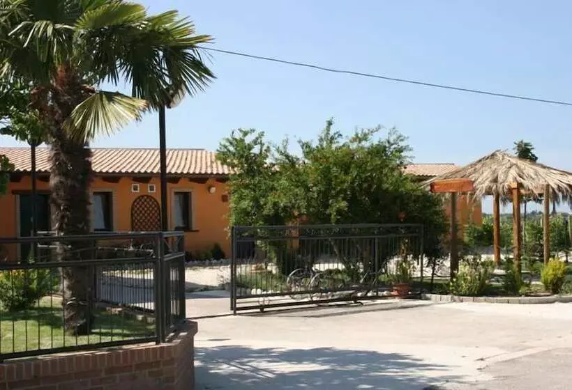 هتل Agriturismo Pesolillo