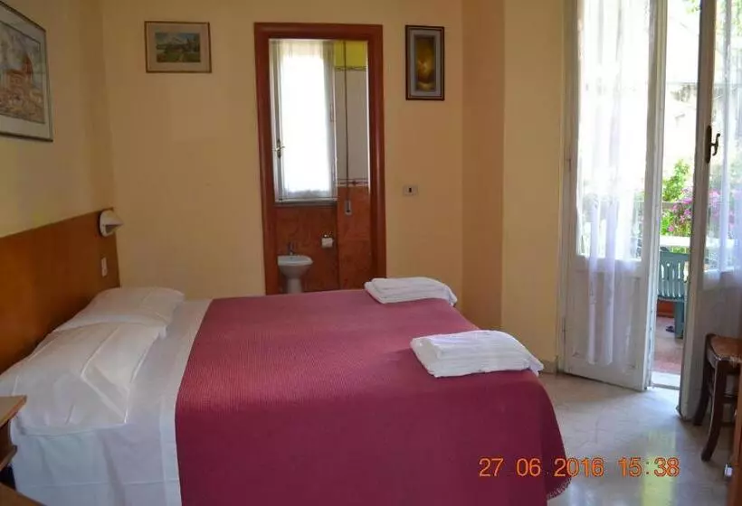 هتل Albergo Cinzia
