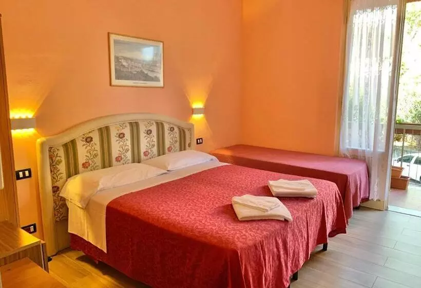 هتل Albergo Cinzia
