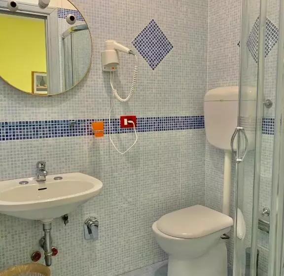 هتل Albergo Cinzia