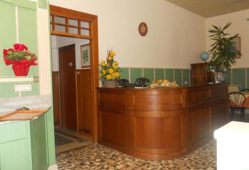 호텔 Albergo Ristorante Belvedere