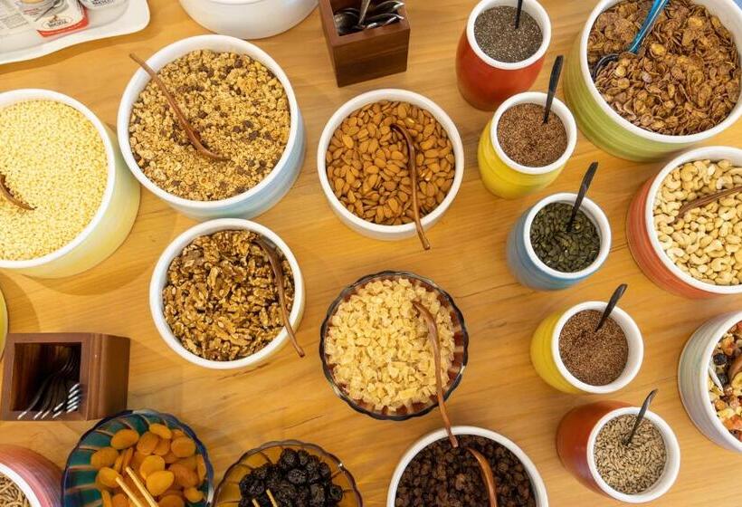 Отель Aria Life