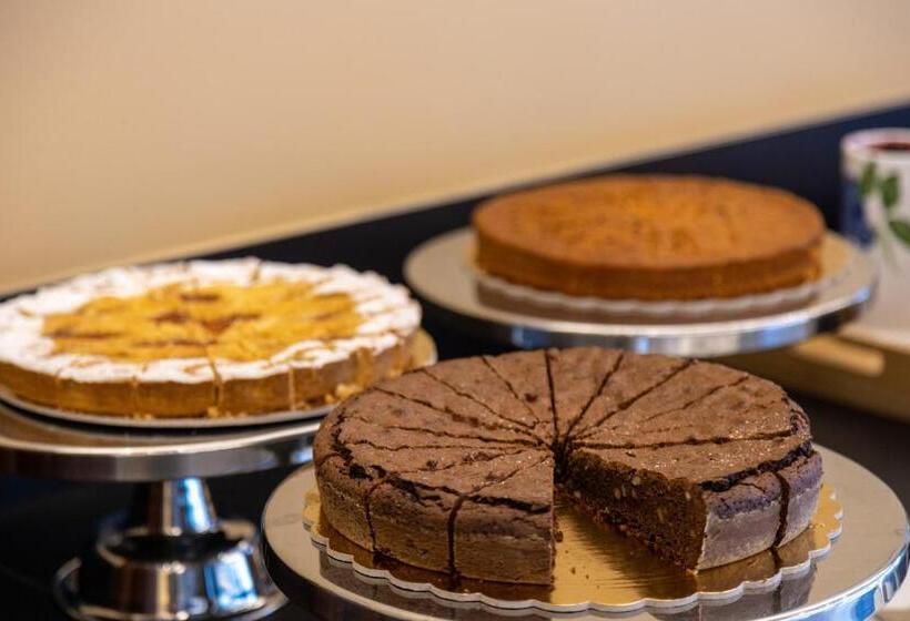 Отель Aria Life