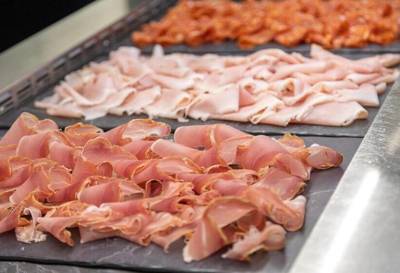 Отель Aria Life