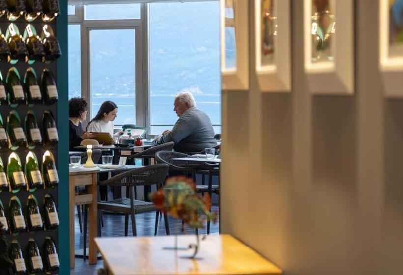 Отель Aria Life