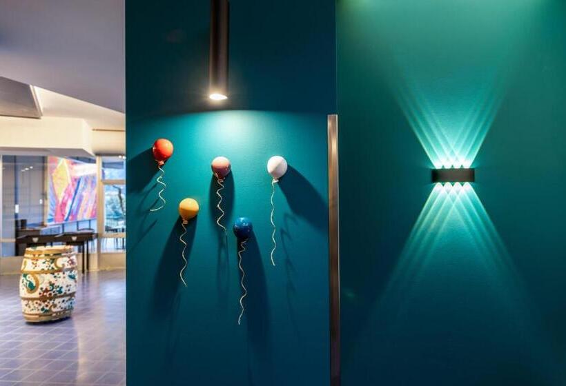 Отель Aria Life