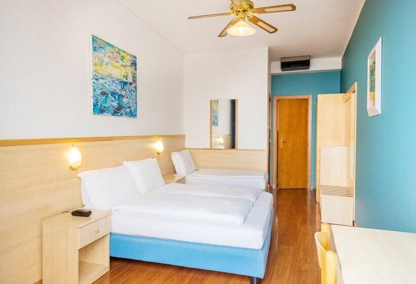 Отель Aria Life