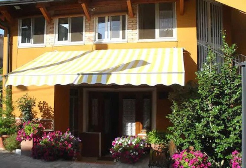 ホテル Bed & Breakfast Villa Mena