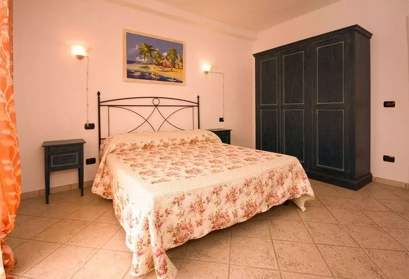 هتل Follonica Apartments