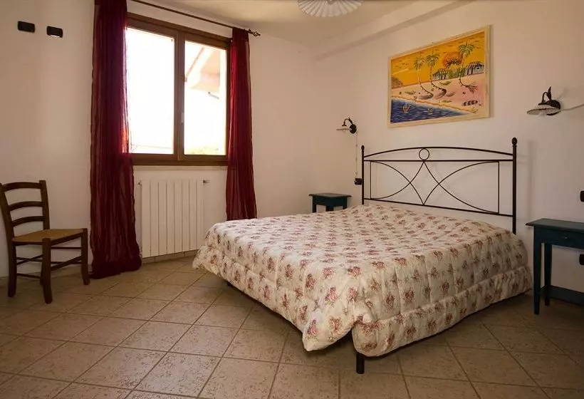 هتل Follonica Apartments