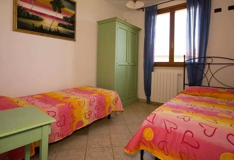 هتل Follonica Apartments