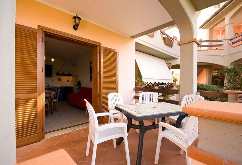 هتل Follonica Apartments