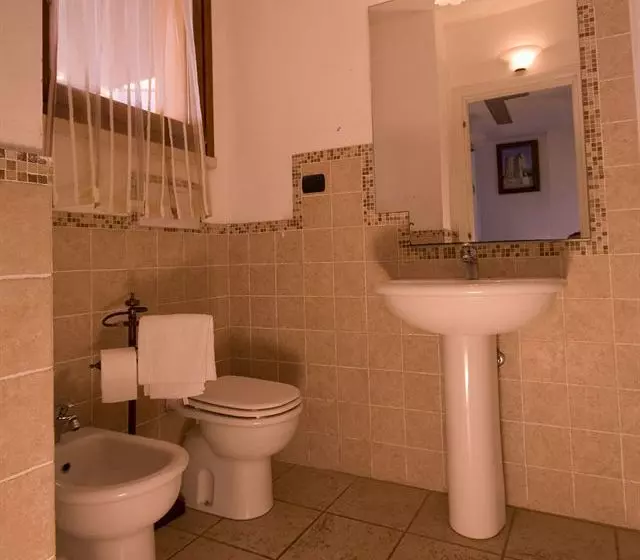 هتل Follonica Apartments