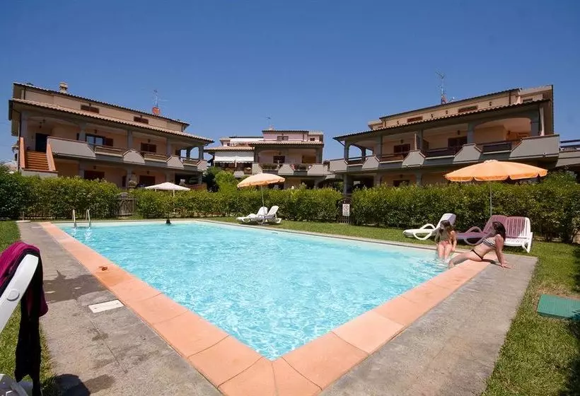 هتل Follonica Apartments
