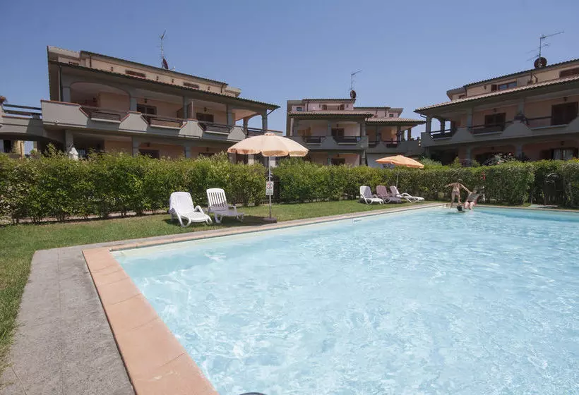 هتل Follonica Apartments