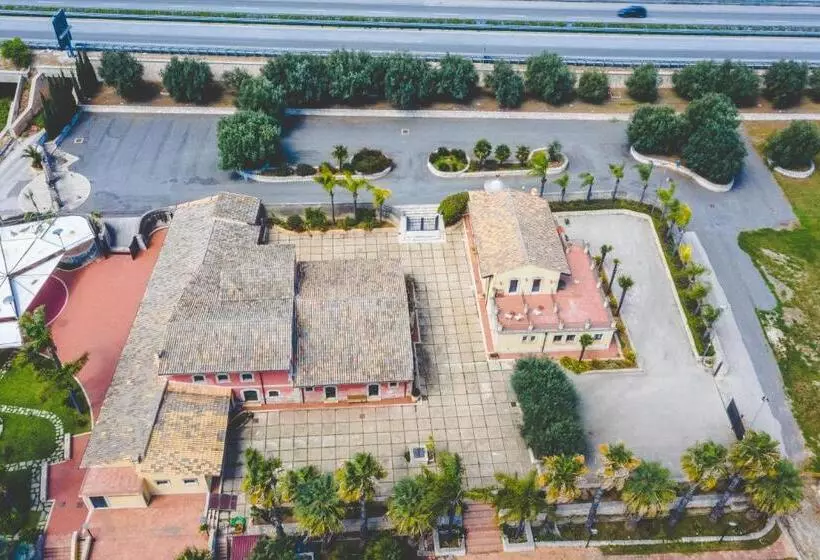 Hotelli Nuovo Castello Crisilio
