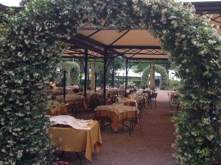 هتل Ristorante Vecchia Riva
