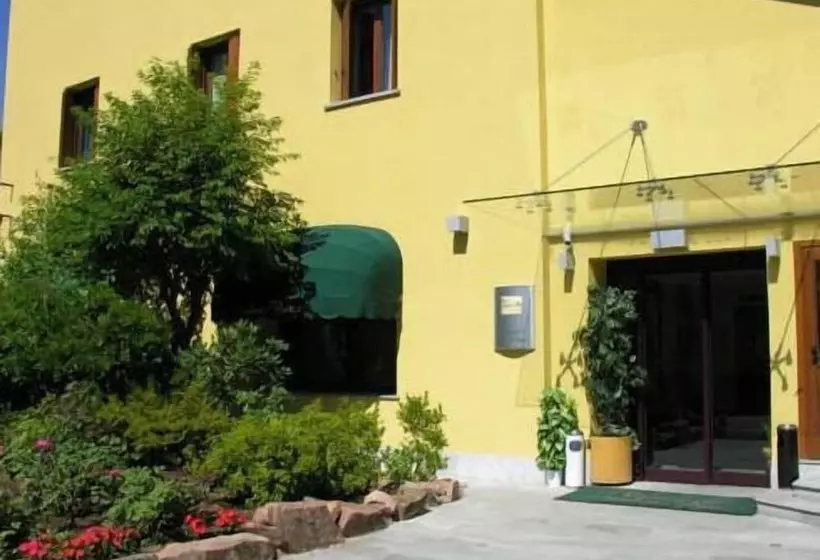 هتل Ristorante Vecchia Riva