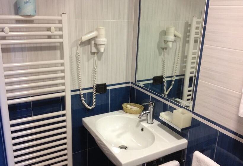 هتل Ristorante Vecchia Riva