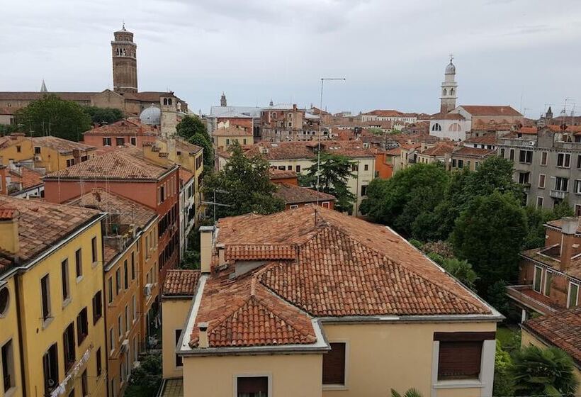 هتل Ostello Domus Civica