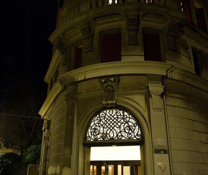 هتل Ostello Domus Civica