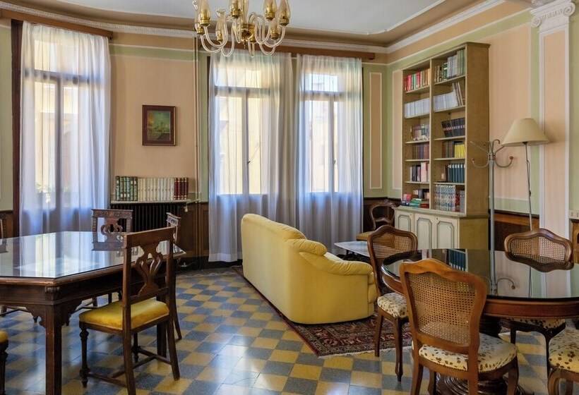 هتل Ostello Domus Civica