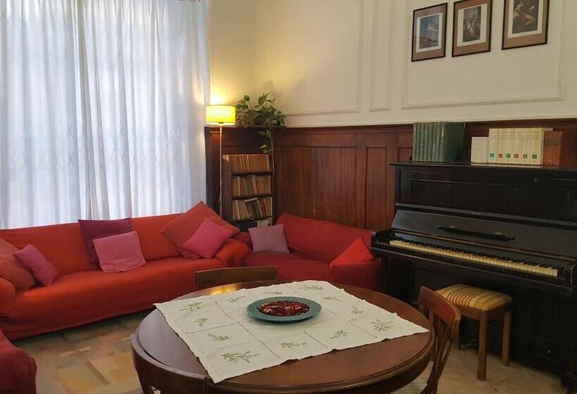 هتل Ostello Domus Civica