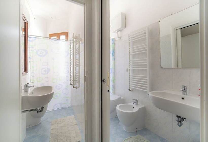 هتل Ostello Domus Civica