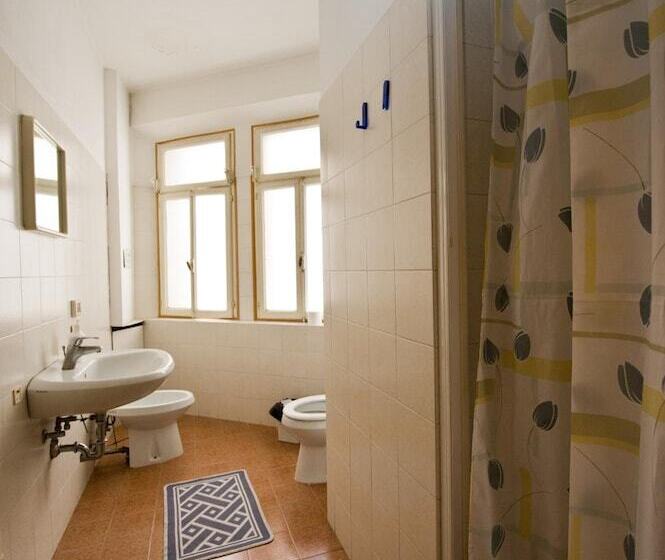 هتل Ostello Domus Civica