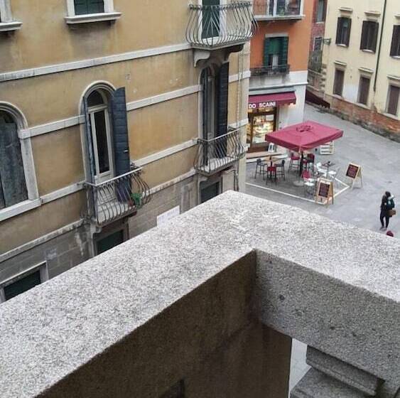 هتل Ostello Domus Civica