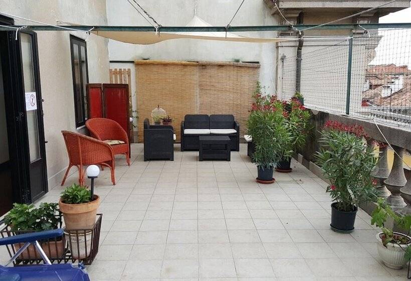 هتل Ostello Domus Civica