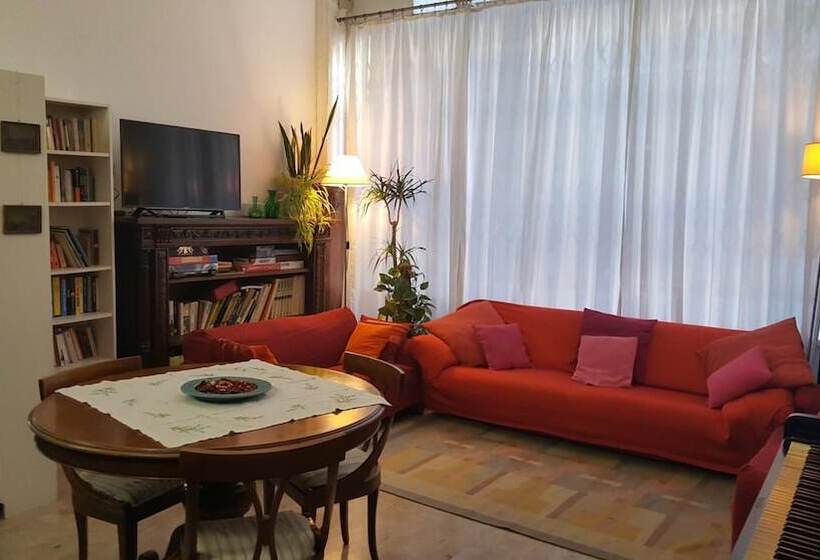 هتل Ostello Domus Civica