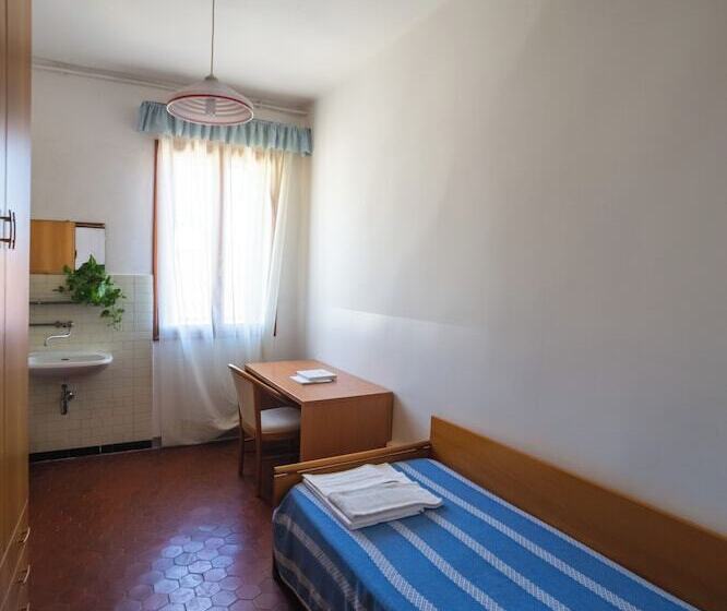 هتل Ostello Domus Civica