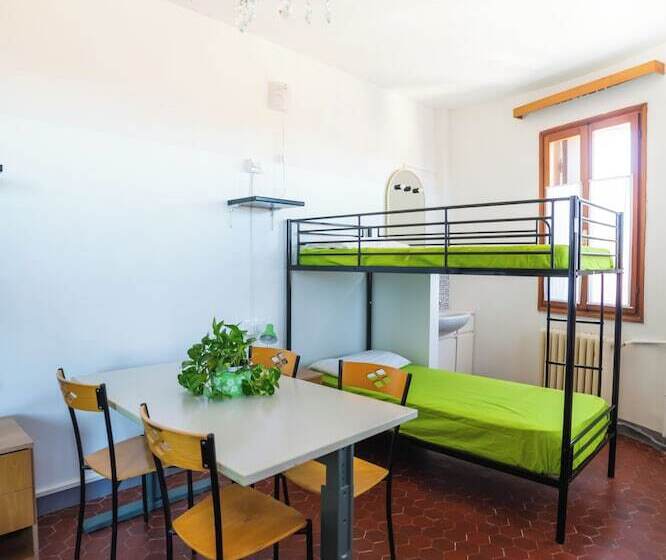 هتل Ostello Domus Civica