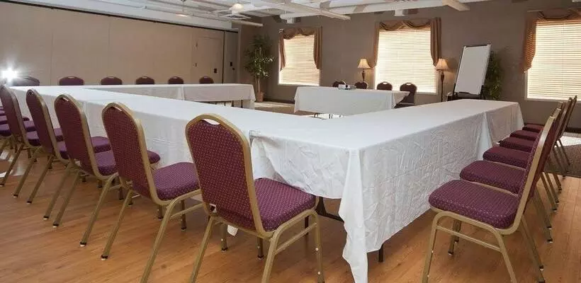 Hotelli Peavine Inn And Suites High Prairie