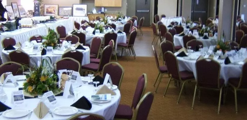 Hotelli Peavine Inn And Suites High Prairie