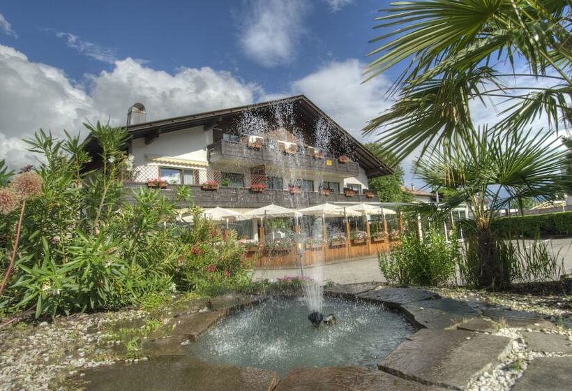 ホテル Pension Löwen